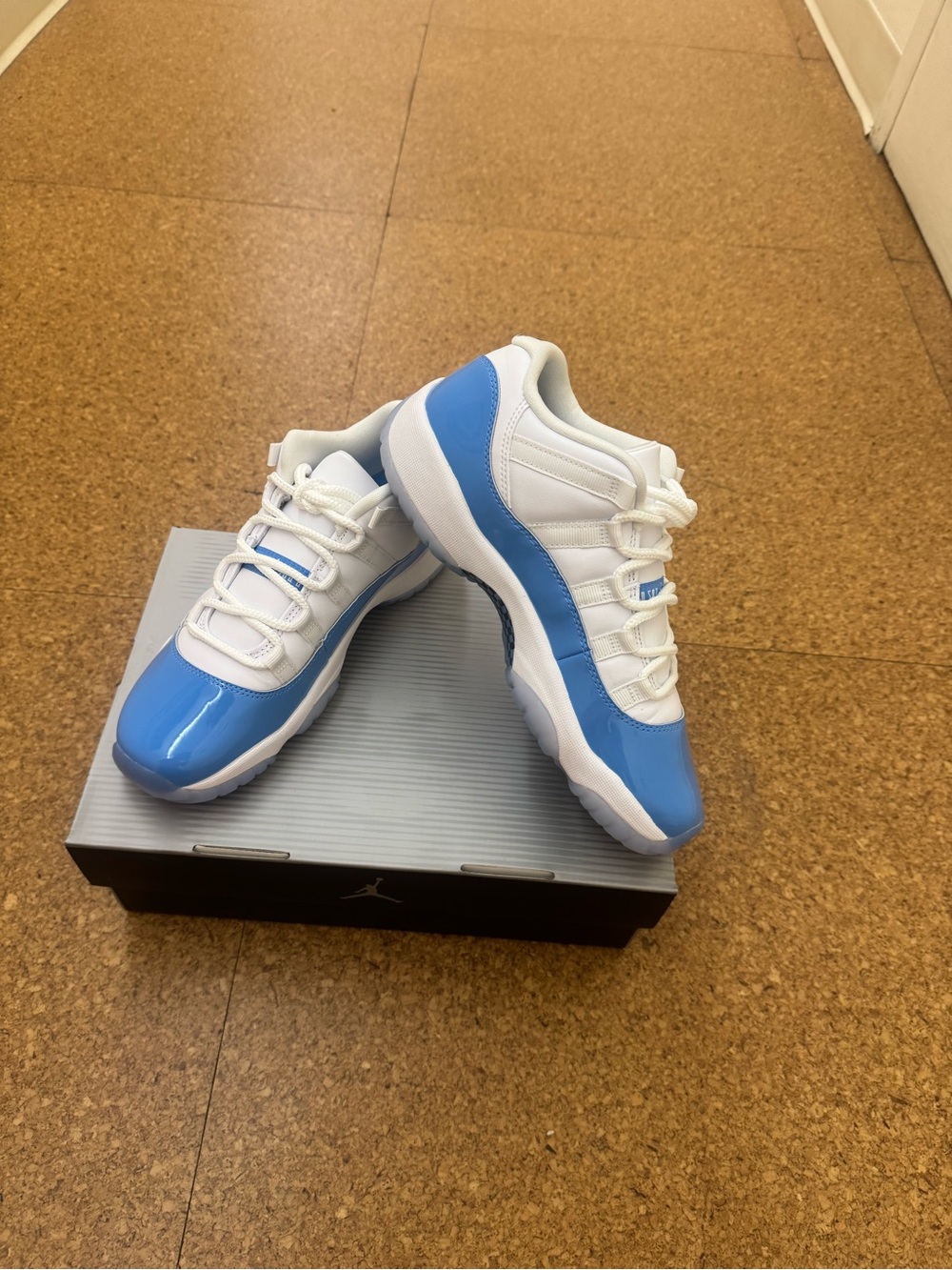 Kids White and Light Blue Low-Top Athletic Sneakers Jordan 11 university size 7y